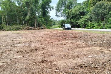 3 LOT TANAH PERUMAHAN UNTUK DIJUAL DI 200 METER DARI TRAFFIC LIGHT BERIS MERAGA KE TITIAN BERAYUN, KIJAL, KEMAMAN, TERENGGANU