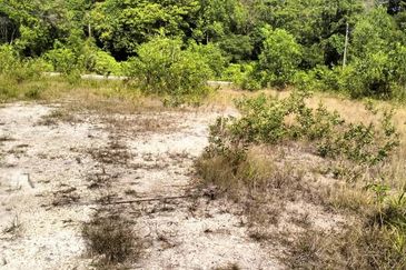 3 LOT TANAH PERUMAHAN UNTUK DIJUAL DI 200 METER DARI TRAFFIC LIGHT BERIS MERAGA KE TITIAN BERAYUN, KIJAL, KEMAMAN, TERENGGANU