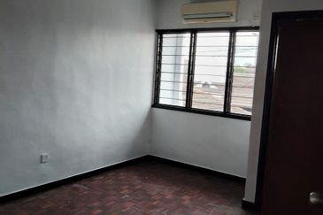 RUMAH TERES 2 TINGKAT UNTUK DIJUAL DI LOT 144, LORONG 4, KEMAMAN, TERENGGANU