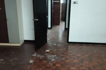 RUMAH TERES 2 TINGKAT UNTUK DIJUAL DI LOT 144, LORONG 4, KEMAMAN, TERENGGANU