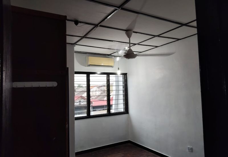 RUMAH TERES 2 TINGKAT UNTUK DIJUAL DI LOT 144, LORONG 4, KEMAMAN, TERENGGANU