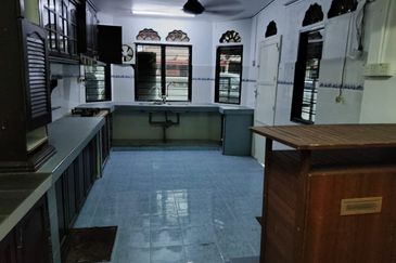 RUMAH TERES 2 TINGKAT UNTUK DIJUAL DI LOT 144, LORONG 4, KEMAMAN, TERENGGANU