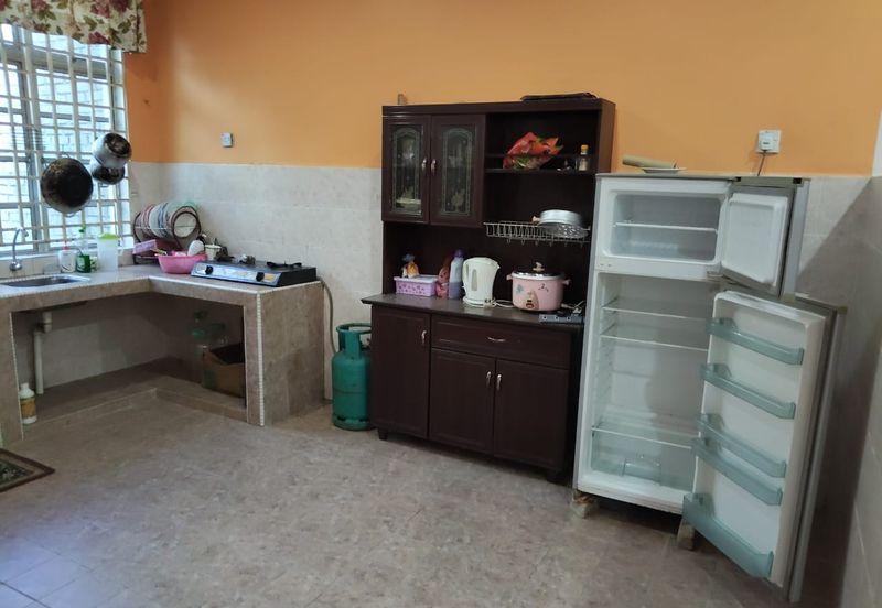 RUMAH SEMI D UNTUK DIJUAL DI NO 15294, TAMAN PENGKALAN PANDAN 2, CHUKAI, KEMAMAN, TERENGGANU