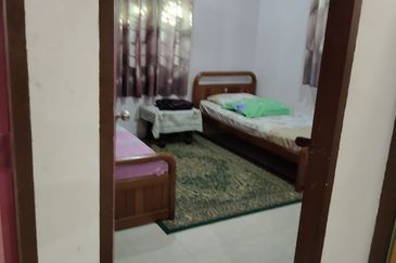 RUMAH SEMI D UNTUK DIJUAL DI NO 15294, TAMAN PENGKALAN PANDAN 2, CHUKAI, KEMAMAN, TERENGGANU