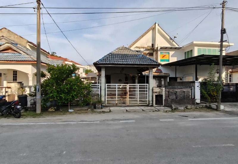 RUMAH SEMI D 2 TINGKAT UNTUK DIJUAL DI 4706, TAMAN JAKAR JAYA (BELAKANG MAYBANK), CHUKAI, KEMAMAN, TERENGGANU