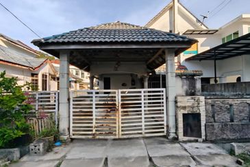 RUMAH SEMI D 2 TINGKAT UNTUK DIJUAL DI 4706, TAMAN JAKAR JAYA (BELAKANG MAYBANK), CHUKAI, KEMAMAN, TERENGGANU