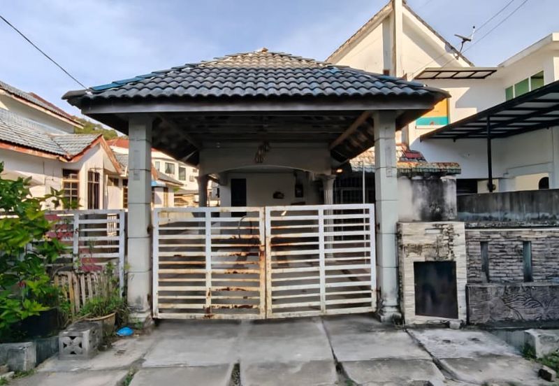 RUMAH SEMI D 2 TINGKAT UNTUK DIJUAL DI 4706, TAMAN JAKAR JAYA (BELAKANG MAYBANK), CHUKAI, KEMAMAN, TERENGGANU