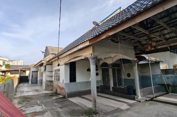 RUMAH SEMI D 2 TINGKAT UNTUK DIJUAL DI 4706, TAMAN JAKAR JAYA (BELAKANG MAYBANK), CHUKAI, KEMAMAN, TERENGGANU