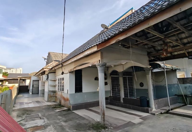 RUMAH SEMI D 2 TINGKAT UNTUK DIJUAL DI 4706, TAMAN JAKAR JAYA (BELAKANG MAYBANK), CHUKAI, KEMAMAN, TERENGGANU