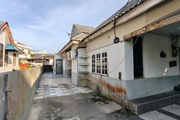 RUMAH SEMI D 2 TINGKAT UNTUK DIJUAL DI 4706, TAMAN JAKAR JAYA (BELAKANG MAYBANK), CHUKAI, KEMAMAN, TERENGGANU