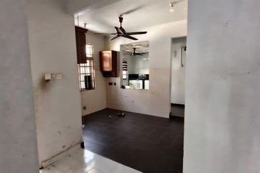 RUMAH SEMI D 2 TINGKAT UNTUK DIJUAL DI 4706, TAMAN JAKAR JAYA (BELAKANG MAYBANK), CHUKAI, KEMAMAN, TERENGGANU