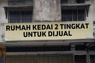 BANGUNA  KEDAI 2 TINGKAT UNTUK DIJUAL DI JALAN CHUKAI KE KSB, BAKAU TINGGI, KEMAMAN, TERENGGANU