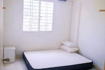 Vista Pinggiran, Taman Pinggiran Putra