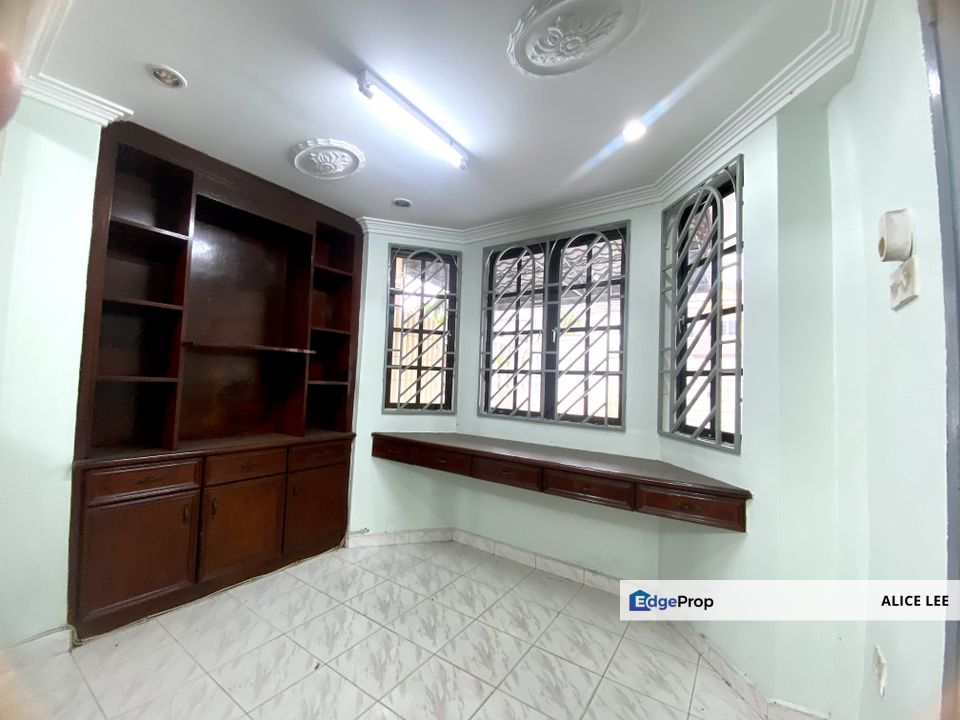 Bandar Puchong Jaya, Double Storey Terrace Fully renovated & Extended Freehold 20x75 Move in Condition 4R3B, Selangor, Puchong