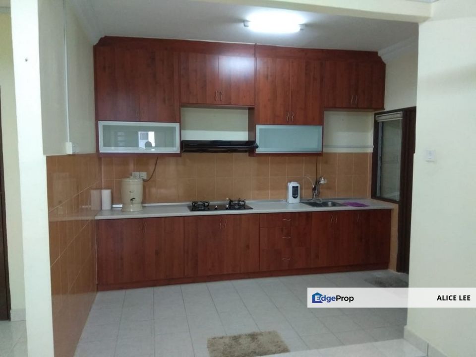 Villamas Apartment, Puchong, 3R2B1C Partially Furnished Built up 1058 sq ft, Selangor, Puchong