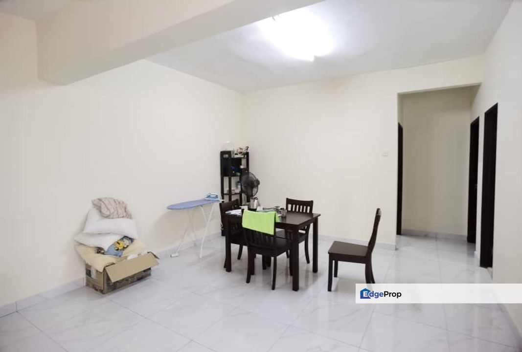 Puchong Hartamas Double Storey Terrace Fully Renovated Freehold , Selangor, Puchong