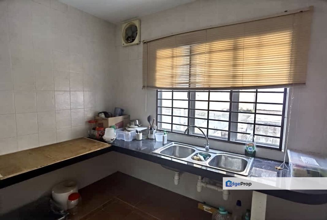 Puchong Hartamas Double Storey Terrace Fully Renovated Freehold , Selangor, Puchong