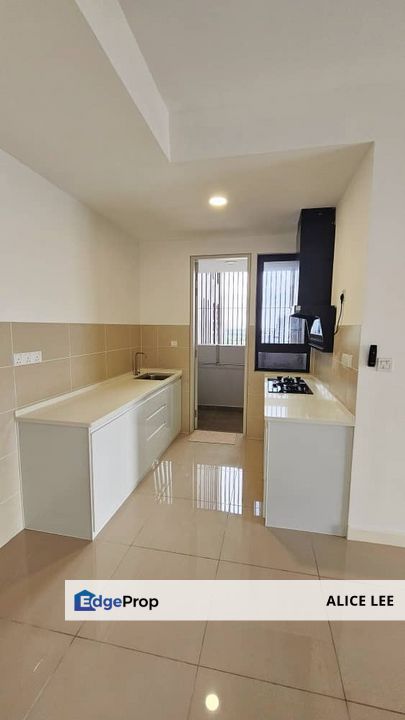 The Pulse Residence, Bandar Puteri Puchong, Corner Lot Partially Furnished with Balcony , Selangor, Puchong