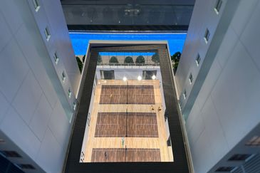 Freehold,2-3bed,Free Kitchen Kabinet ,Aircond , Water Heater & Legal fees,0% deposit,below market pz