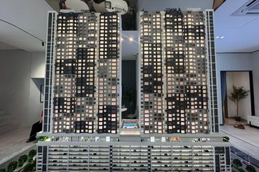 Freehold,2-3bed,Free Kitchen Kabinet ,Aircond , Water Heater & Legal fees,0% deposit,below market pz