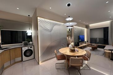 Freehold,2-3bed,Free Kitchen Kabinet ,Aircond , Water Heater & Legal fees,0% deposit,below market pz