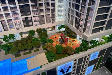 Freehold,2-3bed,Free Kitchen Kabinet ,Aircond , Water Heater & Legal fees,0% deposit,below market pz