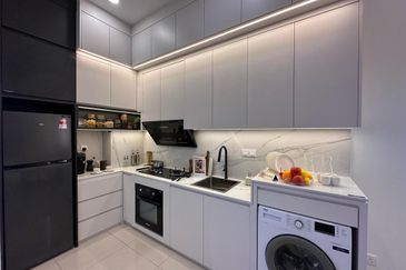 Freehold,Low Dense,Klcc View, Free furnished & legal, shuttle to MRT Price from 350k 