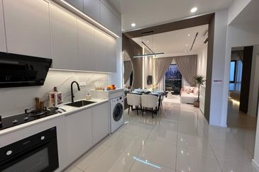 Freehold,Low Dense,Klcc View, Free furnished & legal, shuttle to MRT Price from 350k 