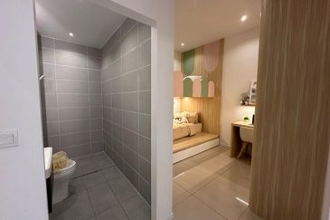 Freehold,Low Dense,Klcc View, Free furnished & legal, shuttle to MRT Price from 350k 