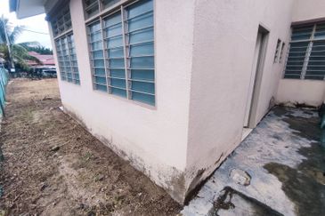 BELOW BANK VALUE Freehold Corner Single Storey Terrace House Taman Bidara Emas, Masjid Tanah For Sale