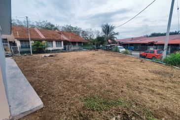BELOW BANK VALUE Freehold Corner Single Storey Terrace House Taman Bidara Emas, Masjid Tanah For Sale