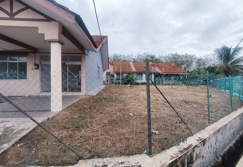 BELOW BANK VALUE Freehold Corner Single Storey Terrace House Taman Bidara Emas, Masjid Tanah For Sale