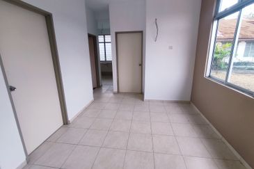 BELOW BANK VALUE Freehold Corner Single Storey Terrace House Taman Bidara Emas, Masjid Tanah For Sale