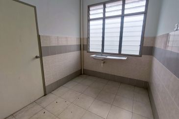 BELOW BANK VALUE Freehold Corner Single Storey Terrace House Taman Bidara Emas, Masjid Tanah For Sale