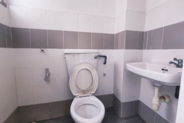 BELOW BANK VALUE Freehold Corner Single Storey Terrace House Taman Bidara Emas, Masjid Tanah For Sale