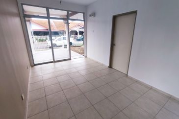 BELOW BANK VALUE Freehold Corner Single Storey Terrace House Taman Bidara Emas, Masjid Tanah For Sale