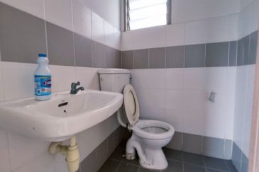 BELOW BANK VALUE Freehold Corner Single Storey Terrace House Taman Bidara Emas, Masjid Tanah For Sale