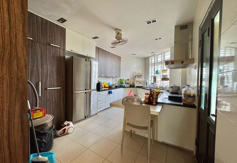 KONDOMINIUM SERI BAYAN