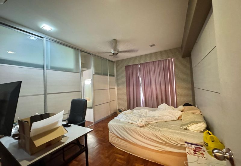 KONDOMINIUM SERI BAYAN