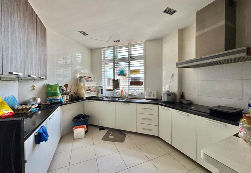 KONDOMINIUM SERI BAYAN