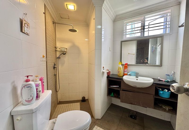 KONDOMINIUM SERI BAYAN