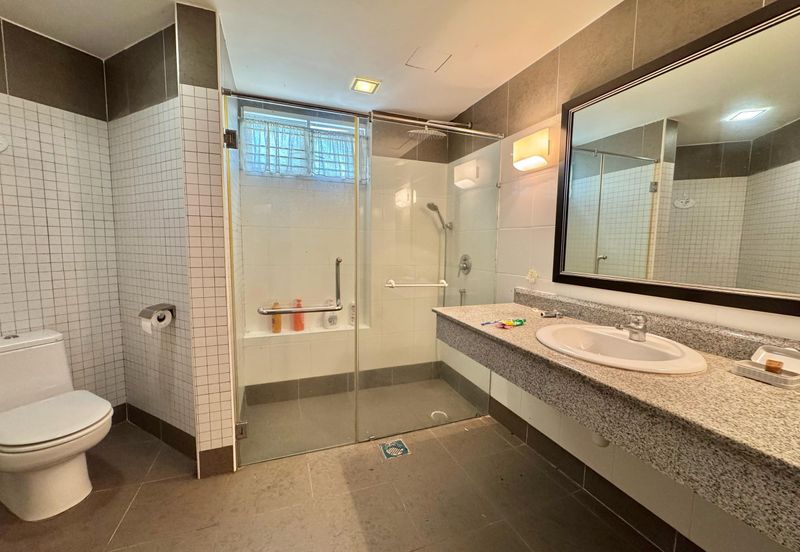 KONDOMINIUM SERI BAYAN