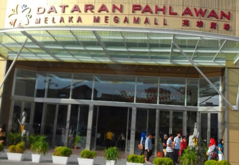 GOOD ROI 5.81% Corner Retail Lot in Dataran Pahlawan Melaka
