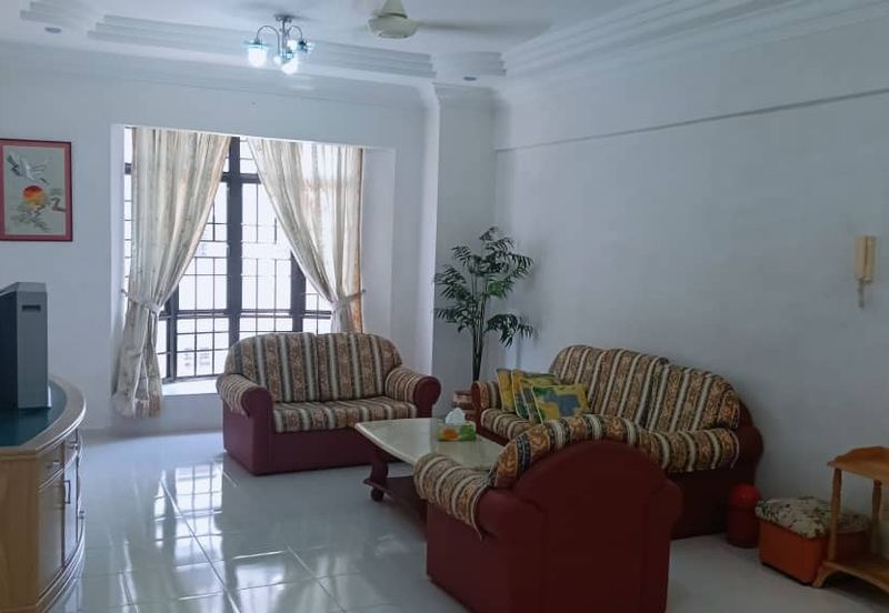 Straits Court Condominium Pasir Emas