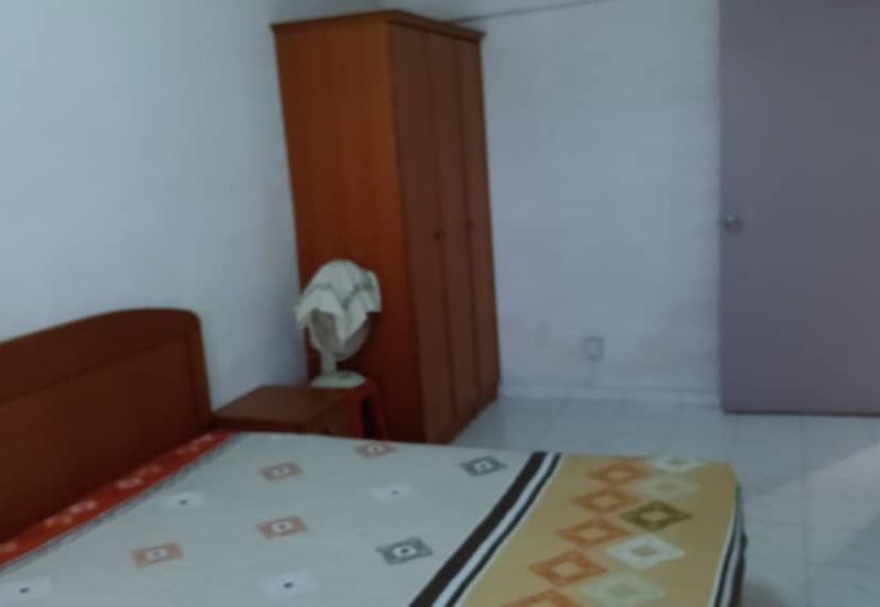 Straits Court Condominium Pasir Emas