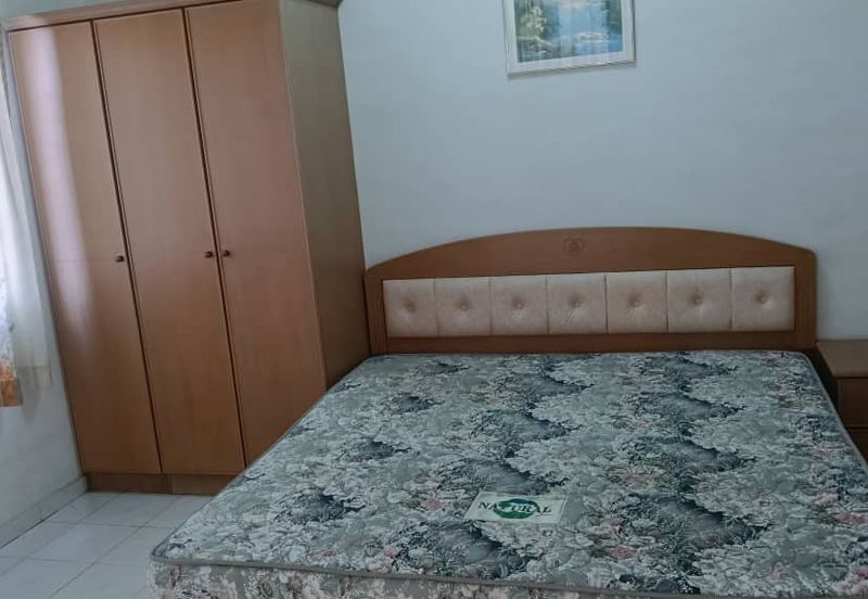 Straits Court Condominium Pasir Emas