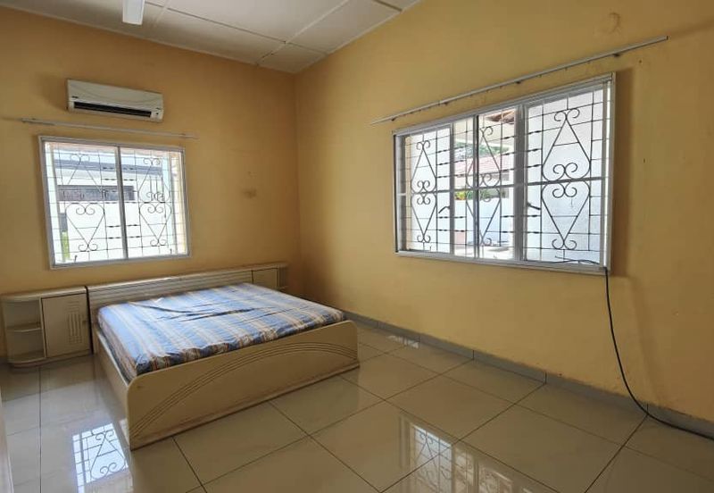 Renovated Freehold 5-bed 1 Single Storey Banglo Bungalow Taman Ghaffar Klebang Besar
