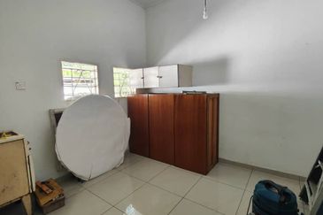 Renovated Freehold 5-bed 1 Single Storey Banglo Bungalow Taman Ghaffar Klebang Besar