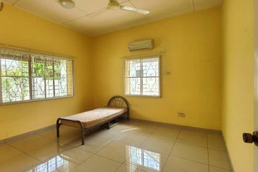 Renovated Freehold 5-bed 1 Single Storey Banglo Bungalow Taman Ghaffar Klebang Besar