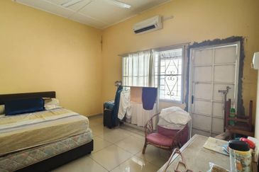 Renovated Freehold 5-bed 1 Single Storey Banglo Bungalow Taman Ghaffar Klebang Besar